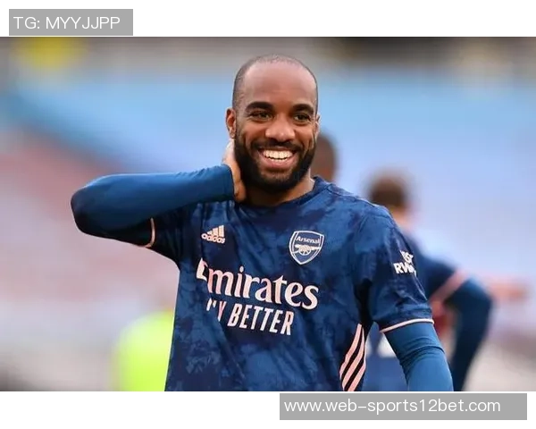 斯特劳瑟状态回暖贡献显著阿德尔曼称赞其在比赛中的表现 斯特劳瑟状态回暖贡献显著阿德尔曼称赞其在比赛中的表现