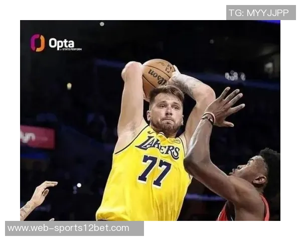 东契奇盛赞斯玛特防守技巧称其独特表现令人惊叹 东契奇盛赞斯玛特防守技巧称其独特表现令人惊叹